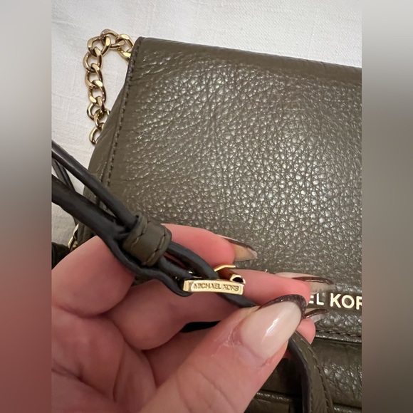 (SOLD) MICHAEL KORS BEDFORD SMALL SADDLE CROSSBODY, BAG - Picture 5 of 11